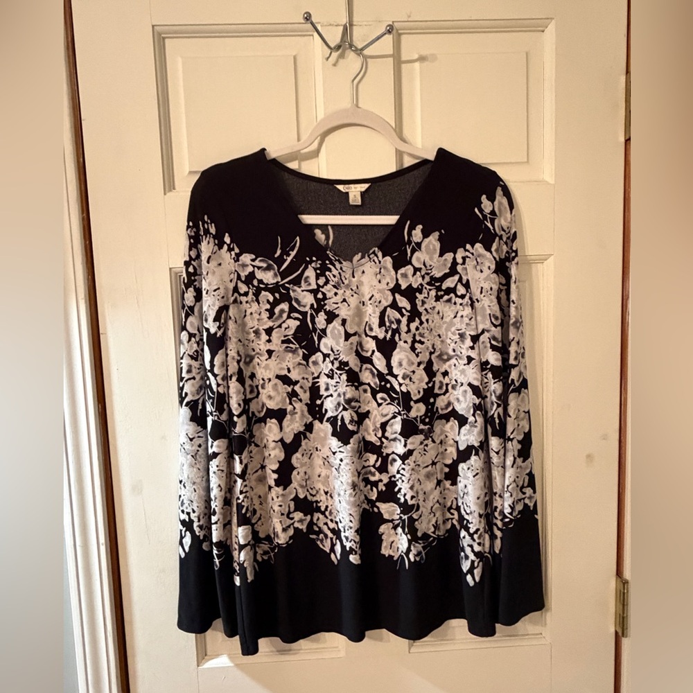 Cato Textured Knit Top in Black and White
Ladies Size S